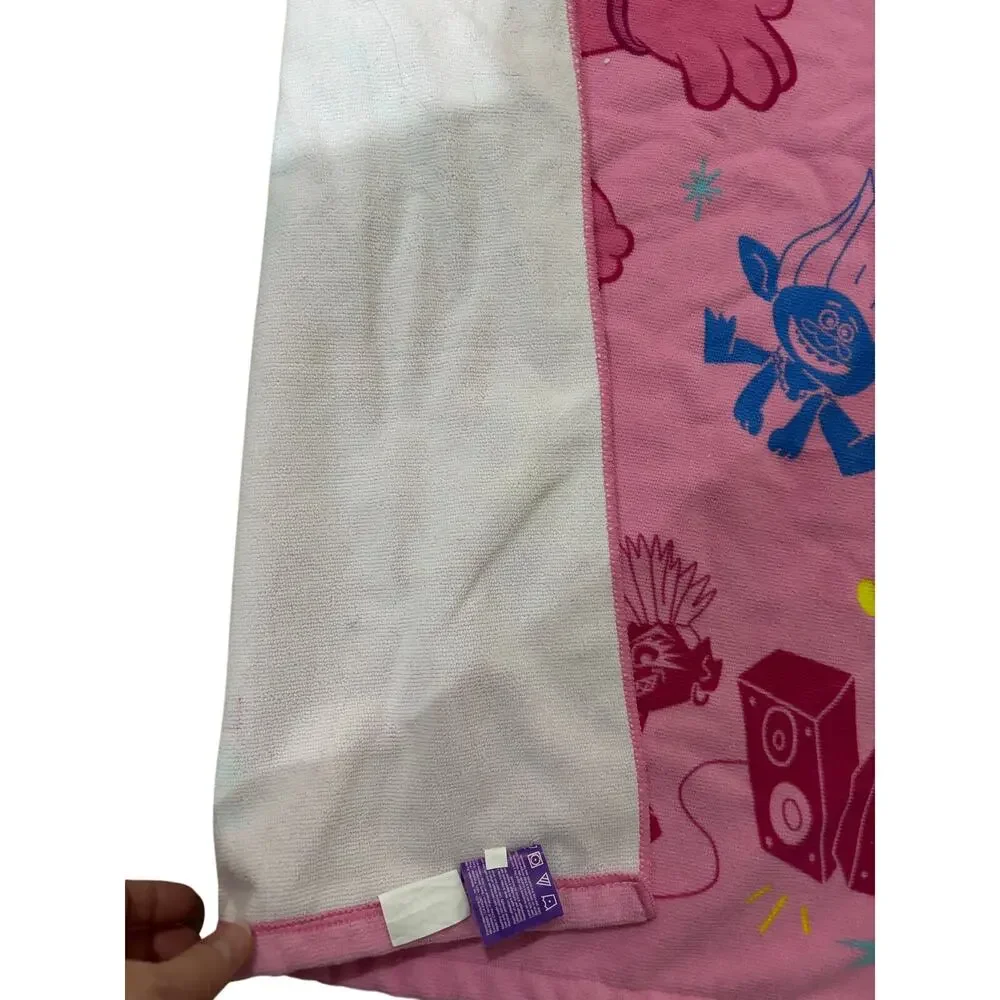 Trolls pink beach bath towel euc like new poppy flower Terry like material